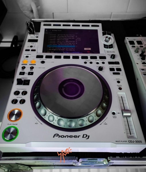 Pioneer CDJ-3000 DJ Multi Player/ Pioneer CDJ-2000NXS2 Multi